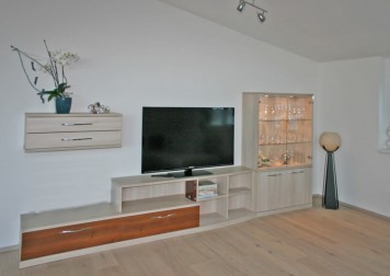 Wohnzimmerschrank